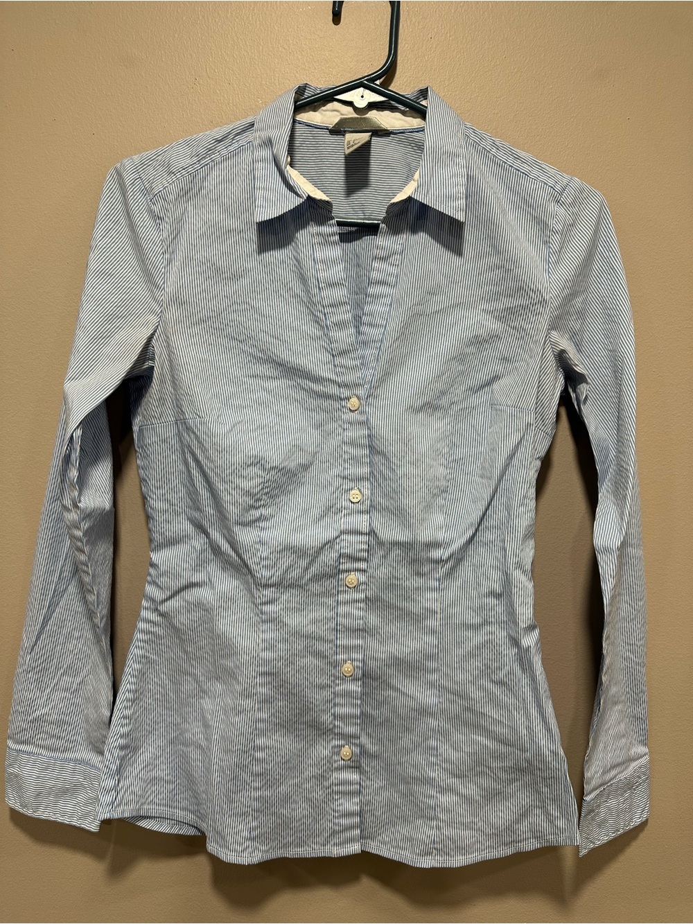 H&M Blue & White Striped Fitted Button Down Shirt – Size 6